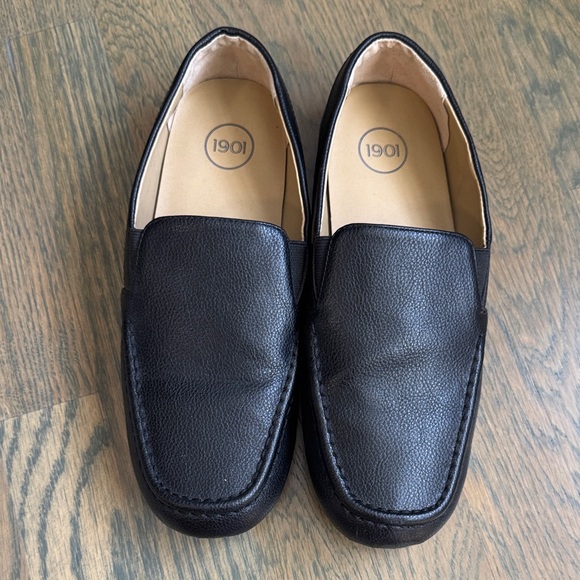 1901 Men's Classic Black Loafers - Picture 1 of 4